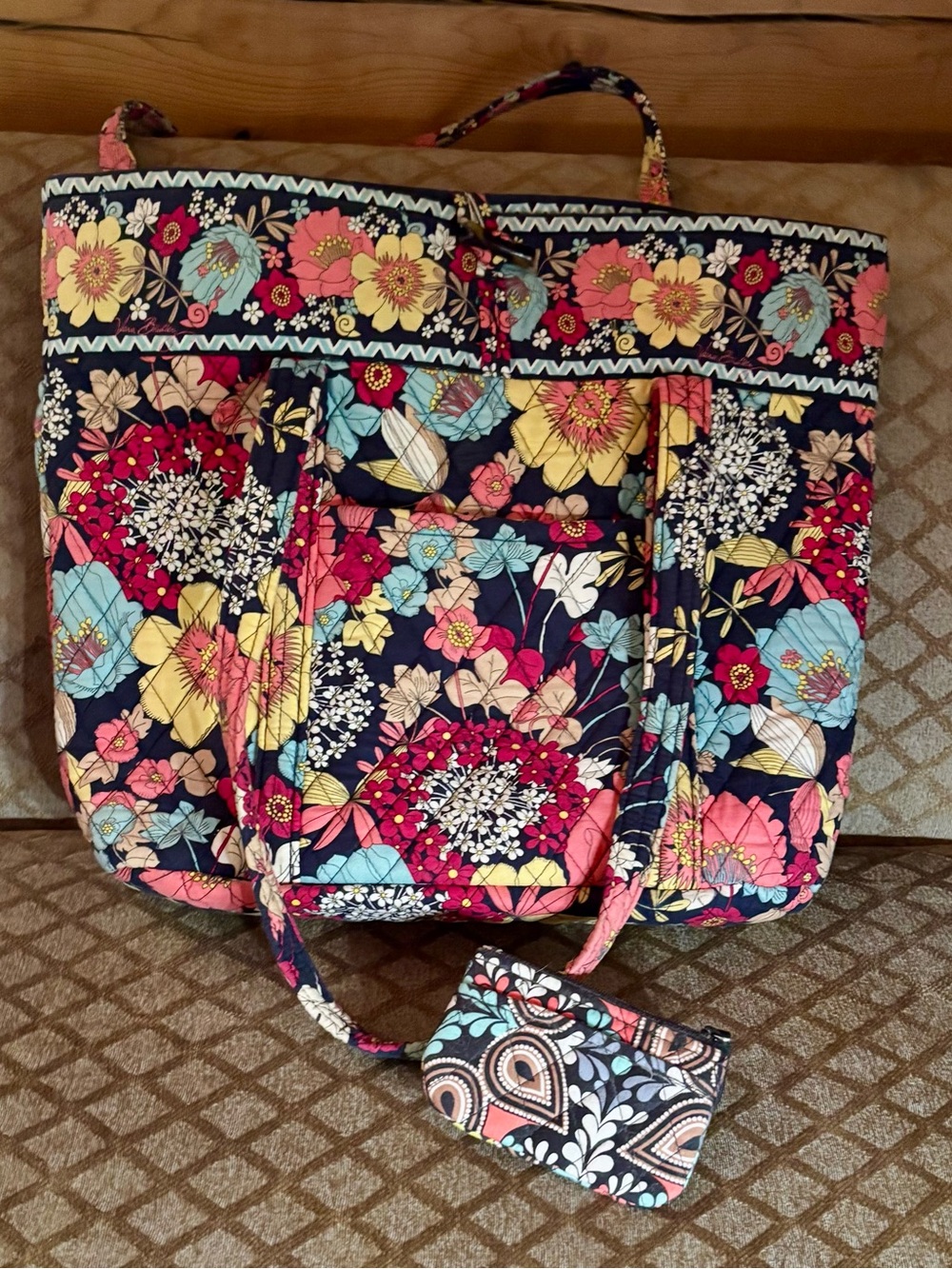 Vera Bradley Large Tote RETIRED ‘Happy Snails’ w/Toggle Closure & free Coin Bag